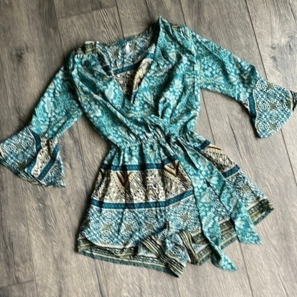 Xhiliration romper XS turquoise bohemian long sleeve romper